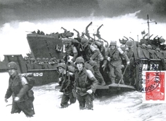 131 - Les renforts en hommes et en matriels ne cessent d'affluer sur les plages 3