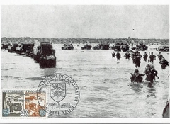 134 -  Les renforts en hommes et en matriels ne cessent d'affluer sur les plages 6