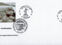 55 - Les oprations terrestres : Les premires vagues d'assaut arrivent en vue des plages,  l'abri derrire le blindage des barges 2