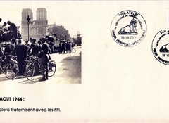 52 - Les troupes de Leclerc fraternisent avec les FFI 1