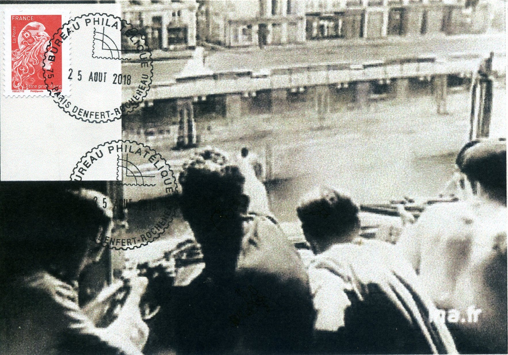 04  Les insurgs prennent position en faade des immeubles