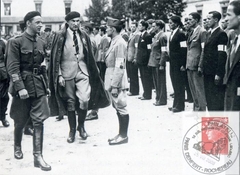 02 -  Le colonel Rol - Tanguy passe ses troupes en revue.