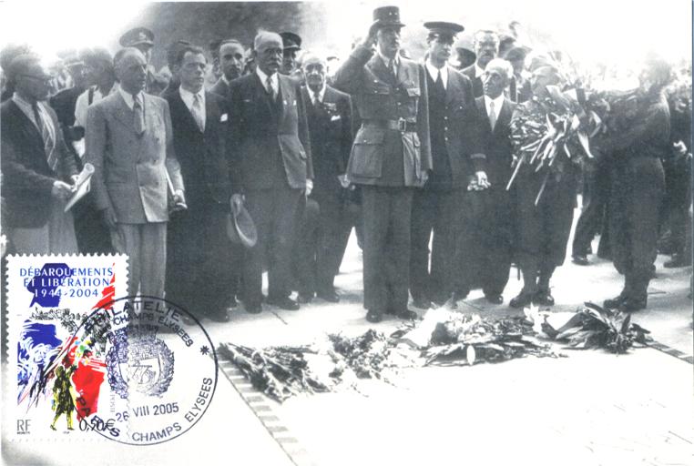 78 -  Le Gnral de Gaulle salue la tombe du Soldat Inconnu 2