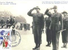 102 -  Les vainqueurs runis devant la tombe du Soldat Inconnu