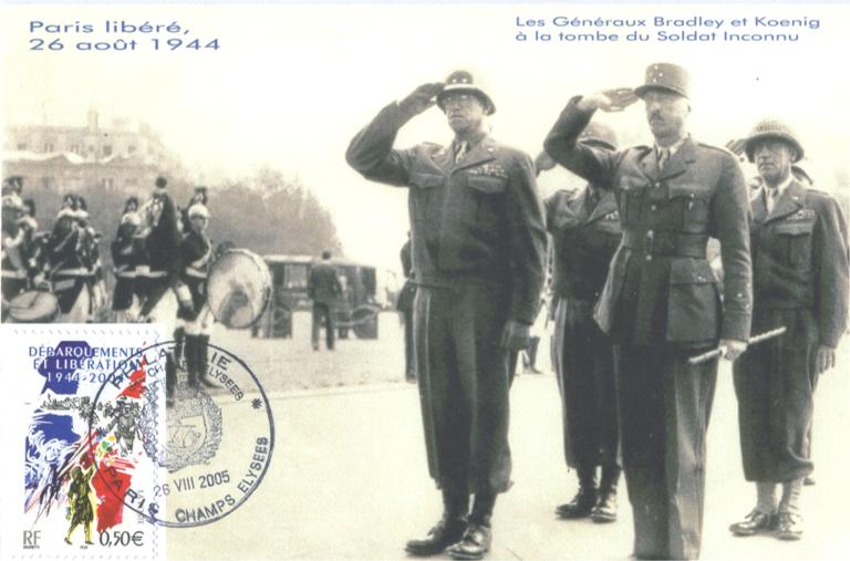 102 -  Les vainqueurs runis devant la tombe du Soldat Inconnu